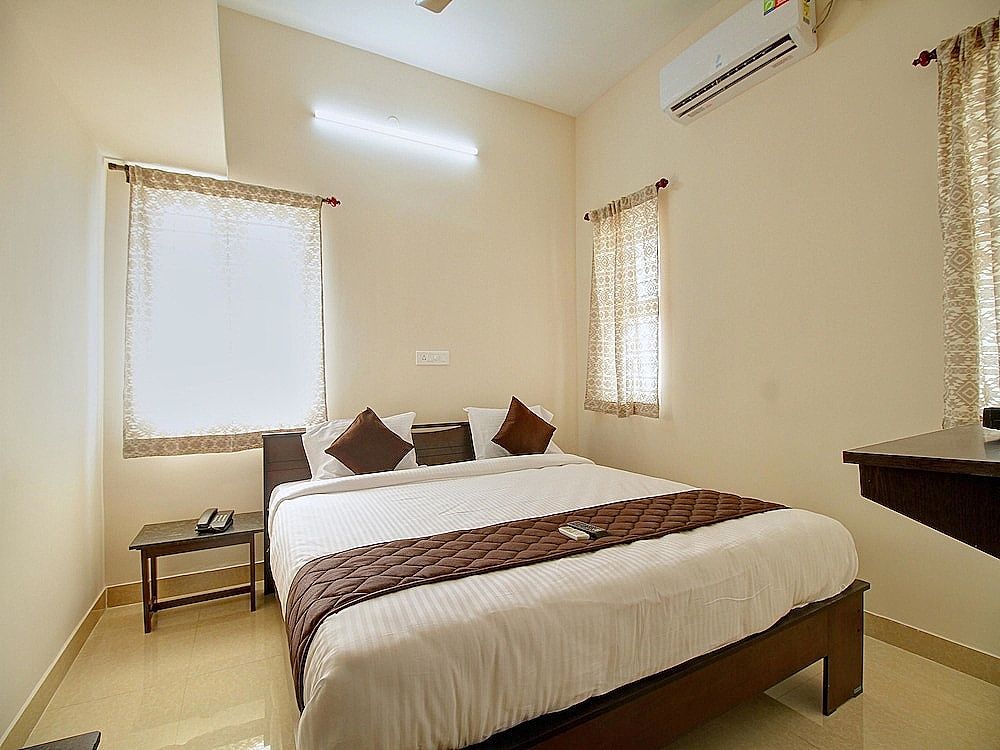 undefined OYO 12798 Soundaryam Apartments 9
