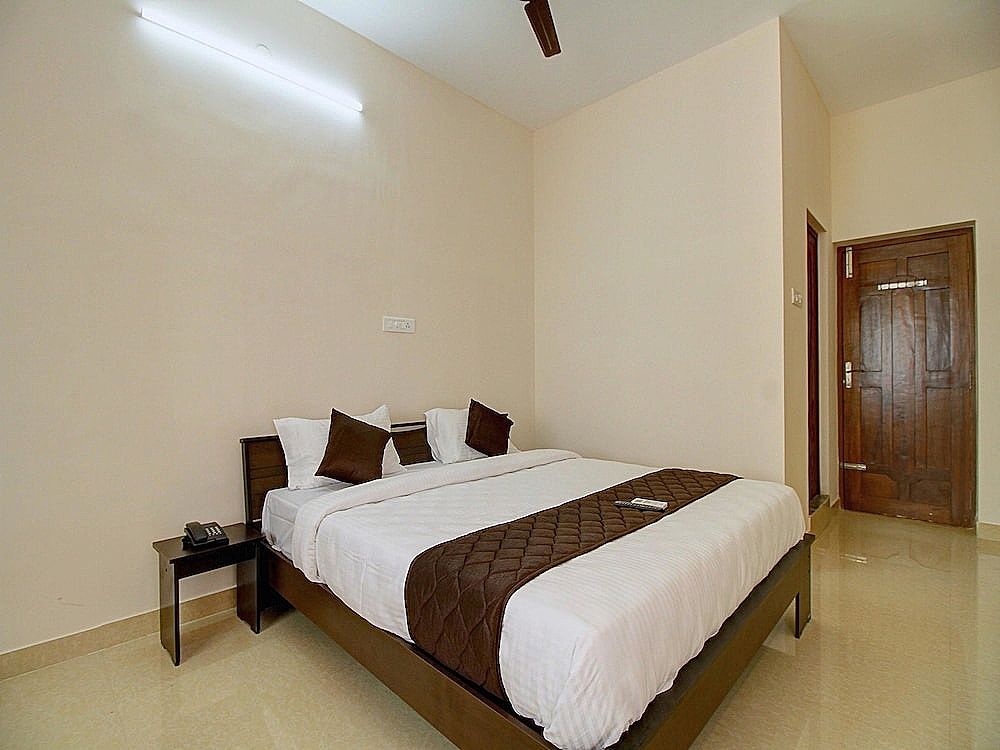 undefined OYO 12798 Soundaryam Apartments 10