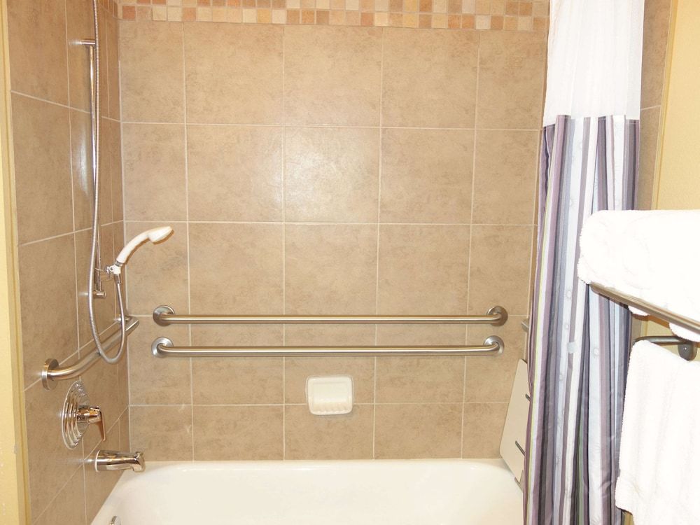 Room, 1 King Bed, Accessible, Non Smoking (Roll-In Shower)
