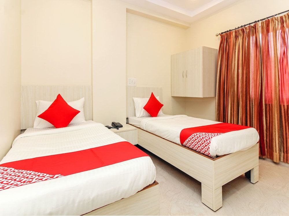 OYO 29928 Royal Emirates Banjara Double or Twin Room 12