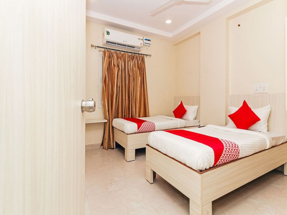 OYO 29928 Royal Emirates Banjara Double or Twin Room 17