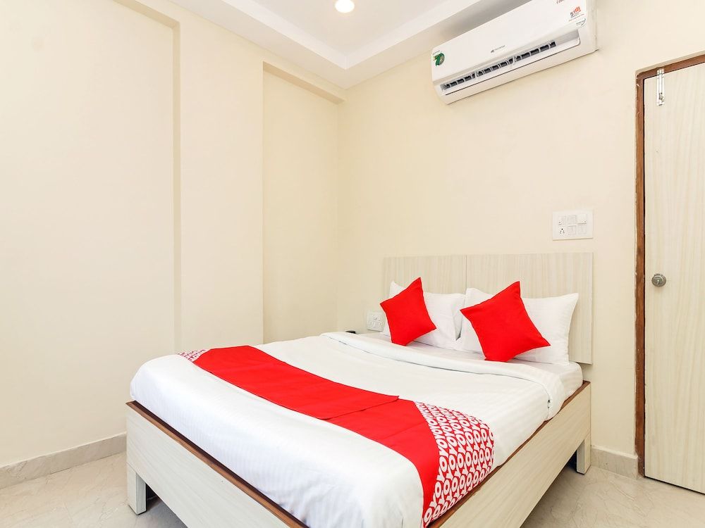 OYO 29928 Royal Emirates Banjara Double or Twin Room 11