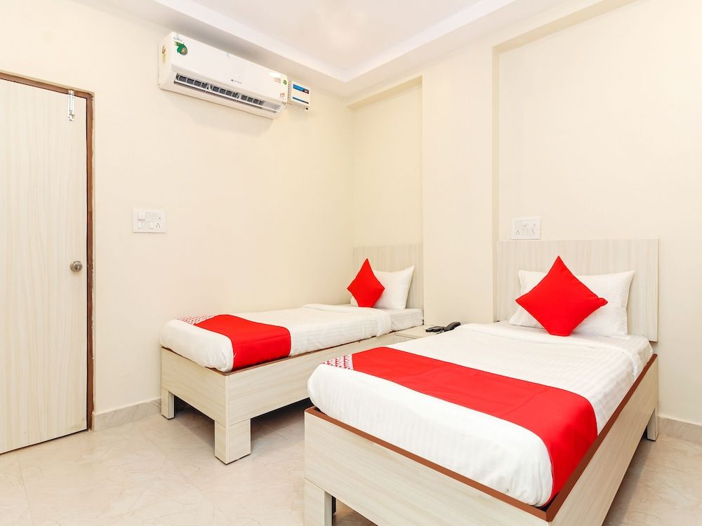 OYO 29928 Royal Emirates Banjara Double or Twin Room 14
