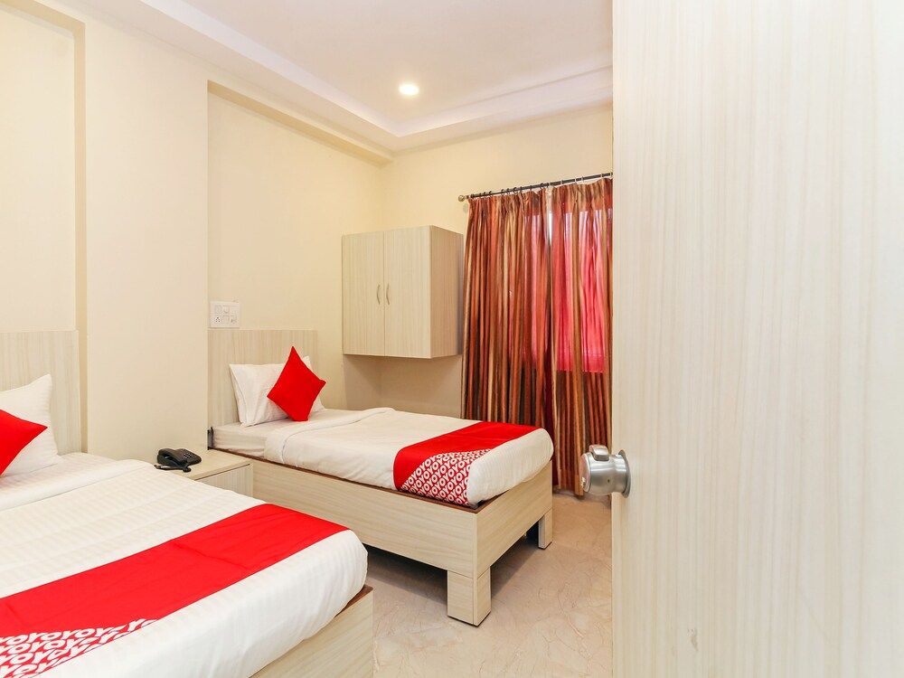 OYO 29928 Royal Emirates Banjara Double or Twin Room 16