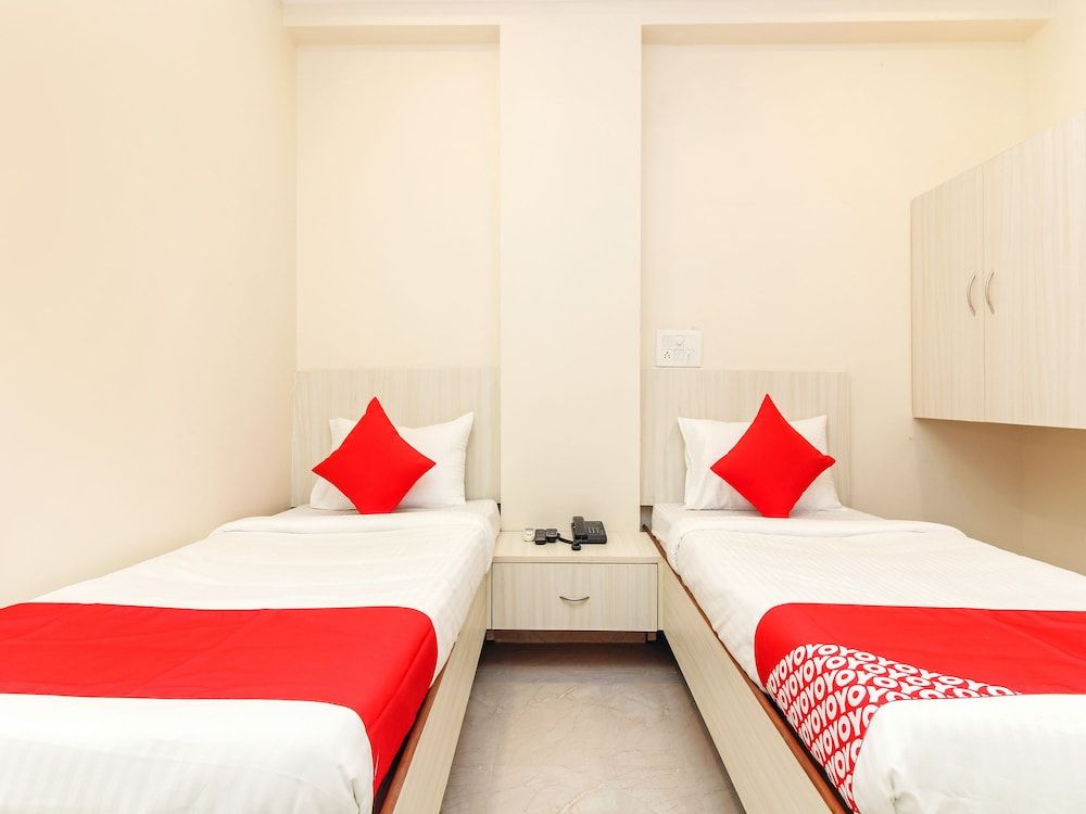 OYO 29928 Royal Emirates Banjara Double or Twin Room 13