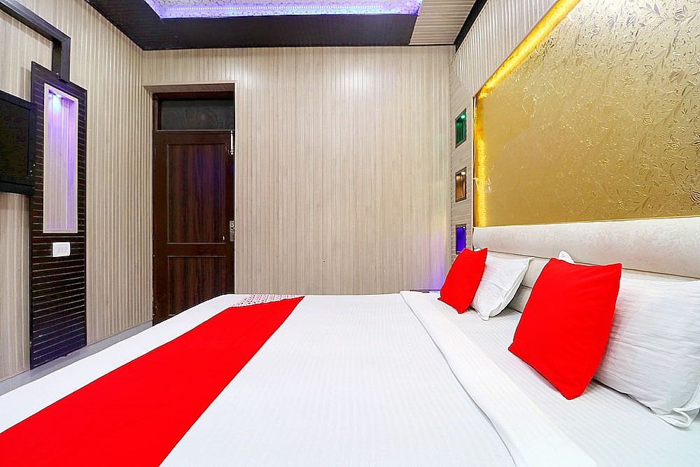 undefined OYO 41743 Hotel Silver 9