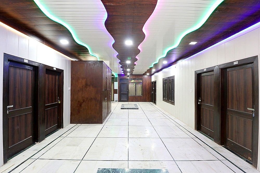 undefined OYO 41743 Hotel Silver 3