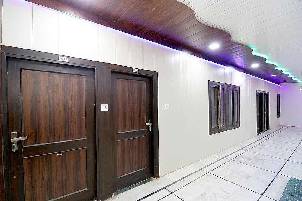 undefined OYO 41743 Hotel Silver 5