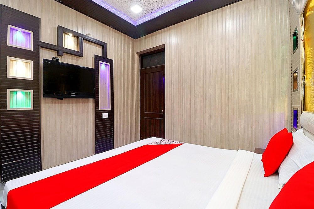 undefined OYO 41743 Hotel Silver 6