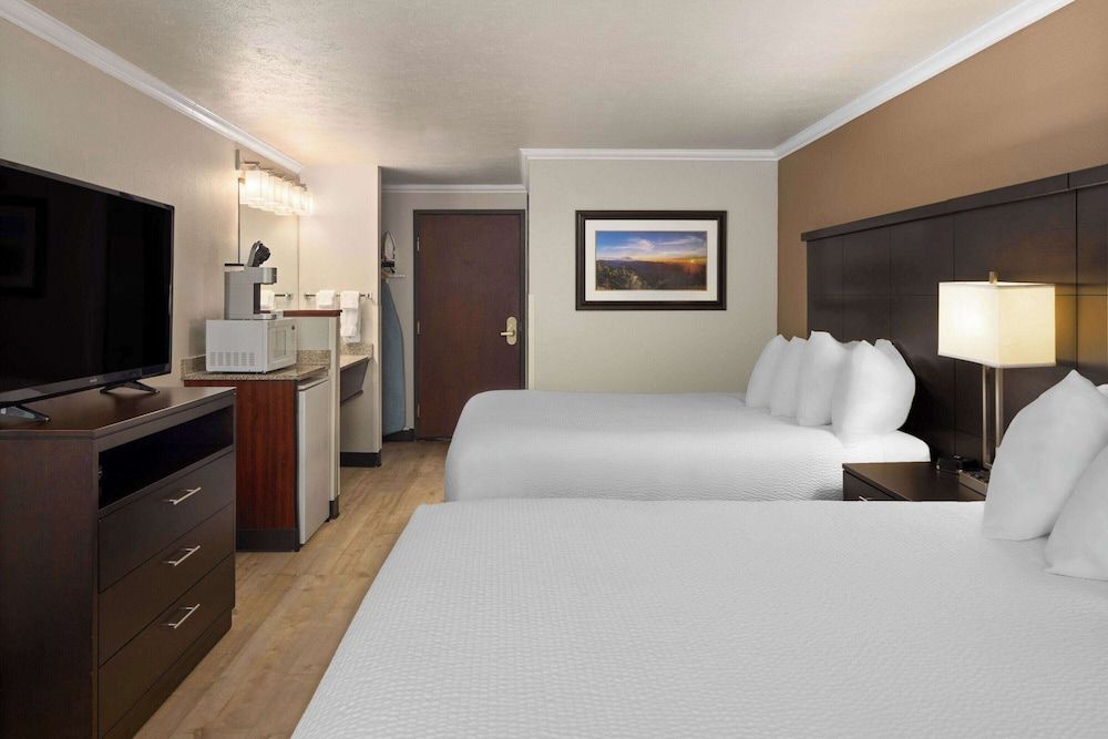 Family Studio Suite, 2 Queen Beds, Non Smoking