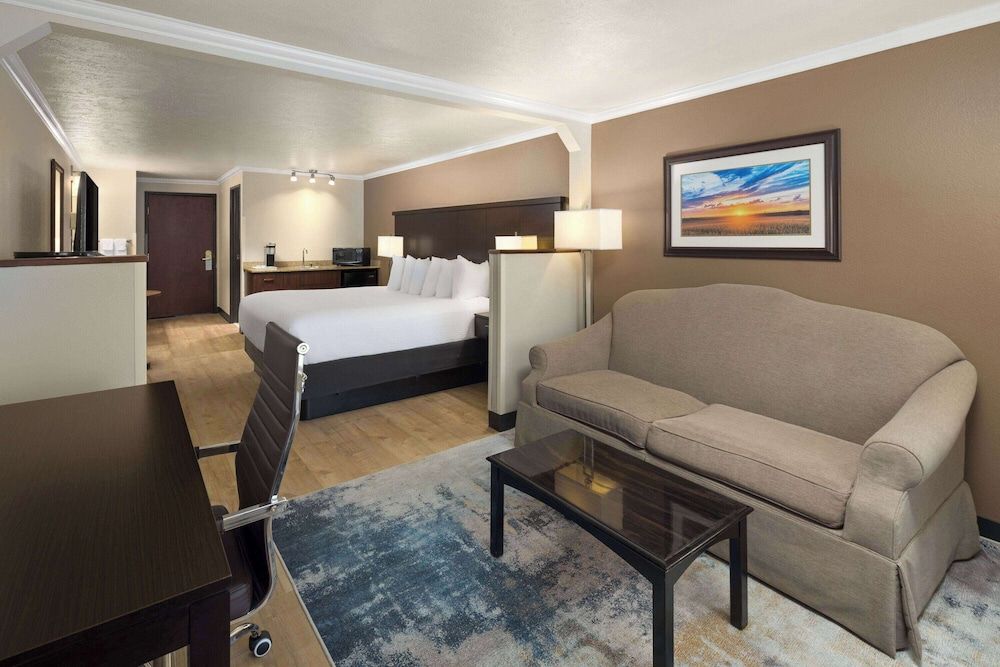 Studio Suite, 1 King Bed, Non Smoking