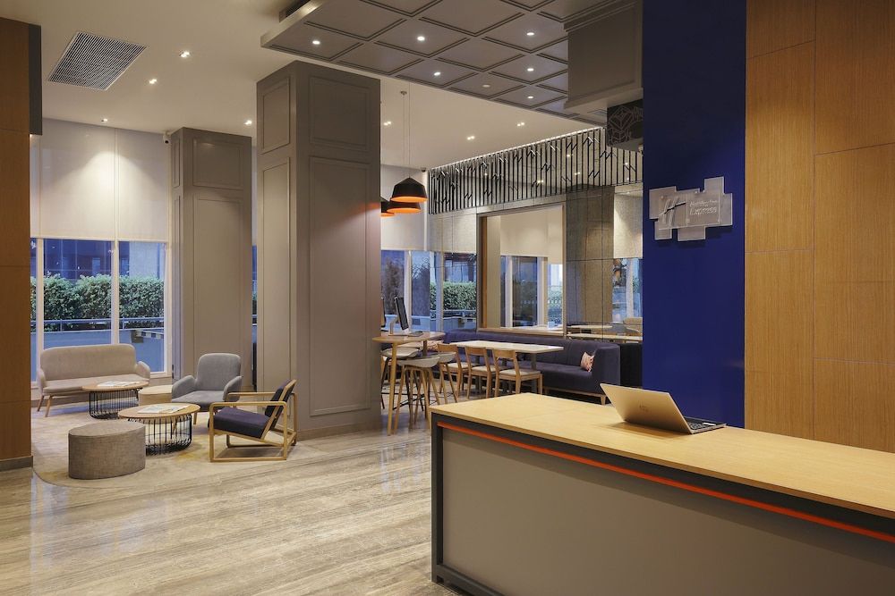 undefined Holiday Inn Express Gurugram Sector 50, an IHG Hotel 2