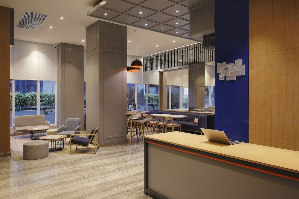 undefined Holiday Inn Express Gurugram Sector 50, an IHG Hotel 2