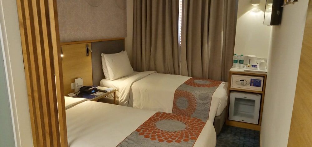 Standard Room, 2 Twin Beds (High Floor)