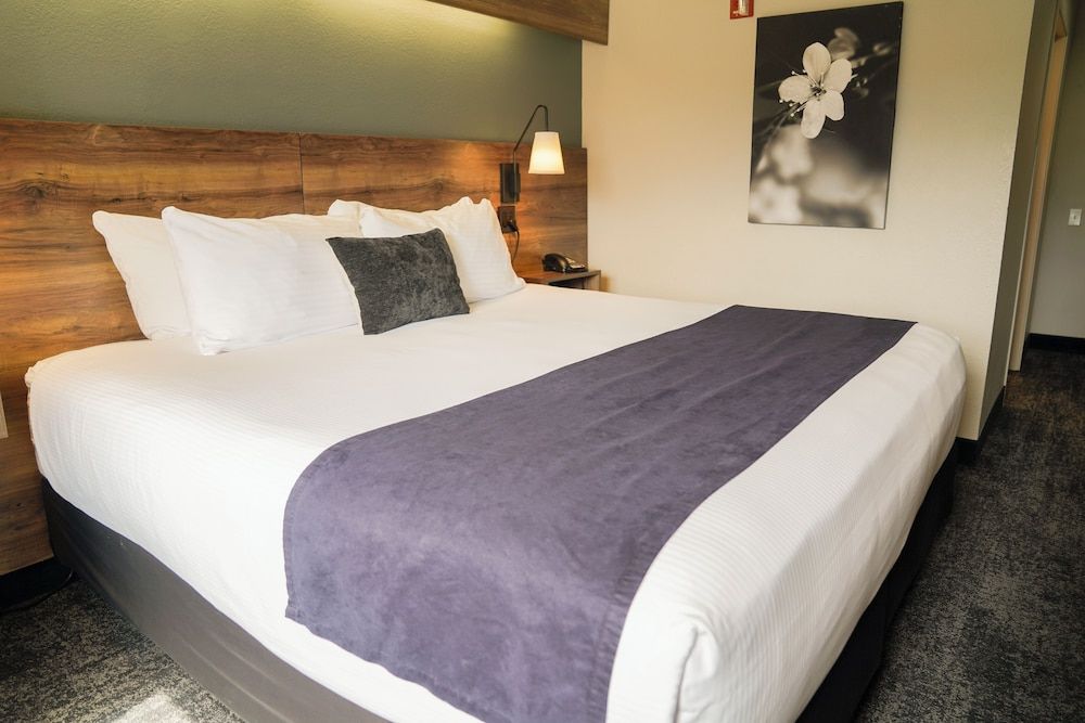 Hotel Ruby Ponderay/Sandpoint ADA Accessible Room, 1 King Bed 3