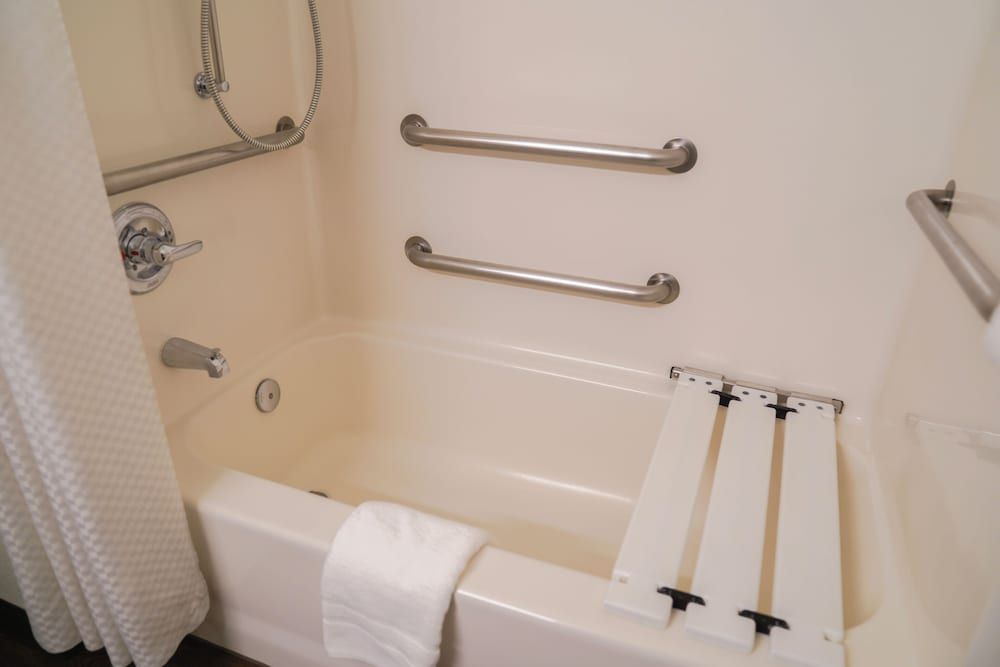 Hotel Ruby Ponderay/Sandpoint ADA Accessible Room, 1 King Bed 6