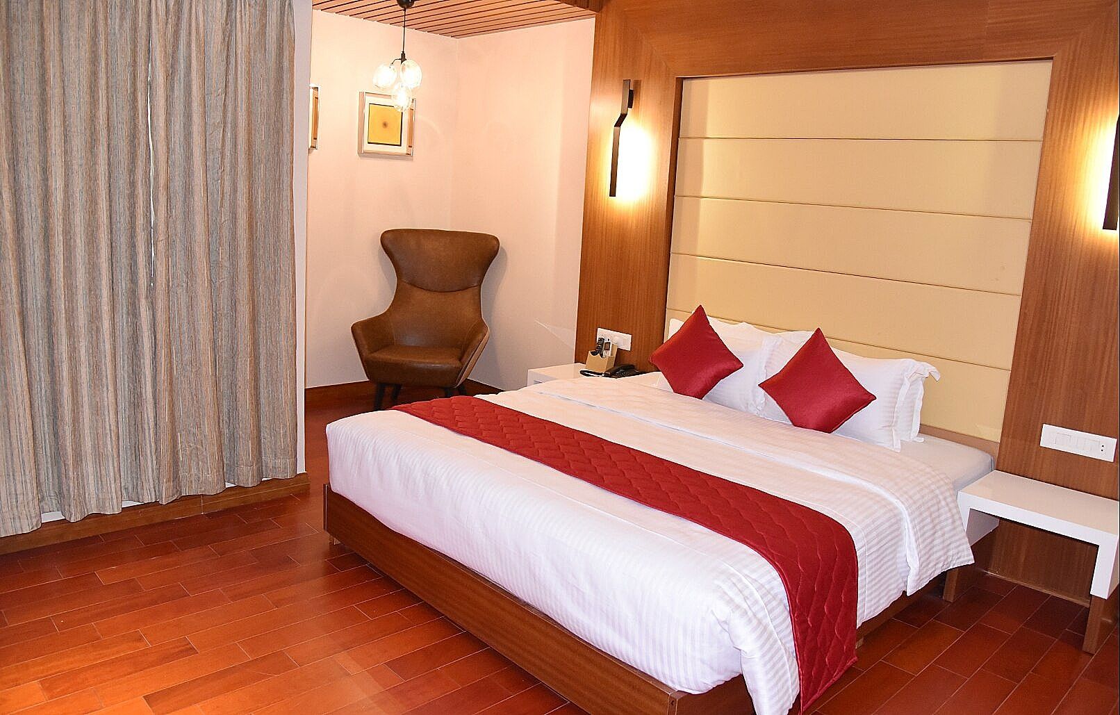 JK HOTELS Deluxe Room 7