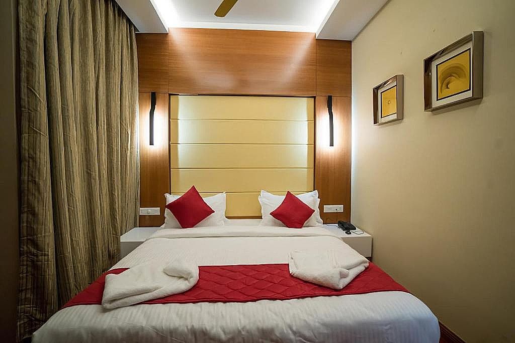 JK HOTELS Deluxe Room 4