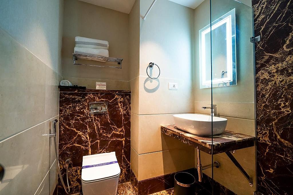 JK HOTELS Deluxe Room 6