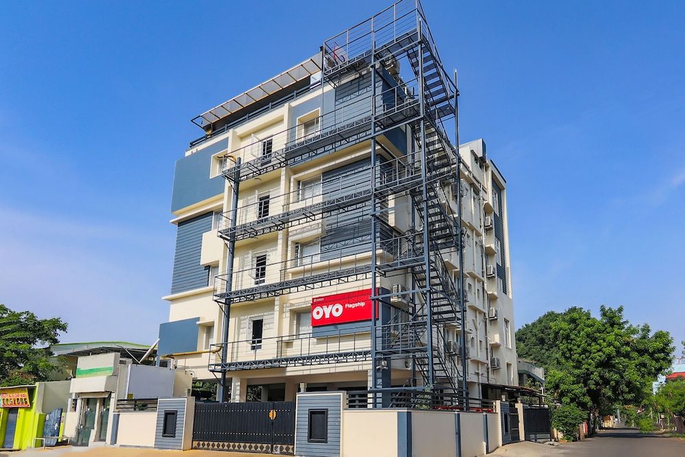 undefined OYO Flagship 22529 Elegance Inn 3