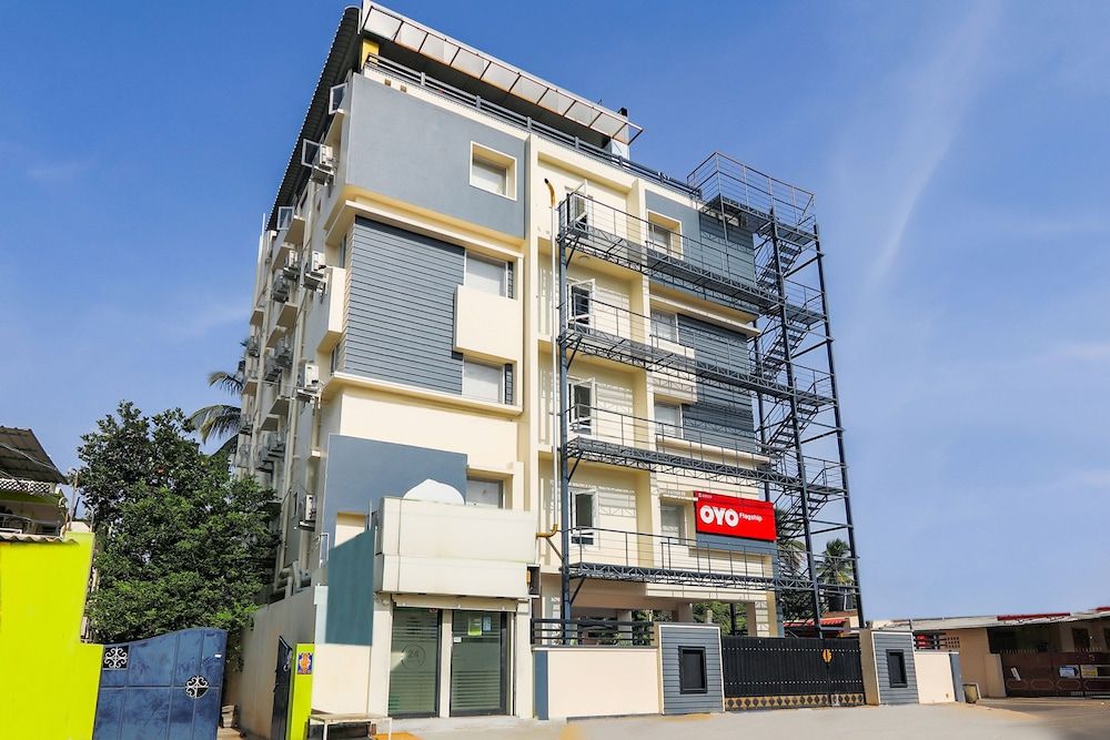 undefined OYO Flagship 22529 Elegance Inn 2