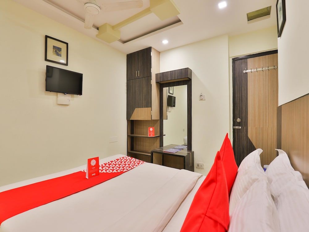 undefined OYO 13398 Hotel Relish 9