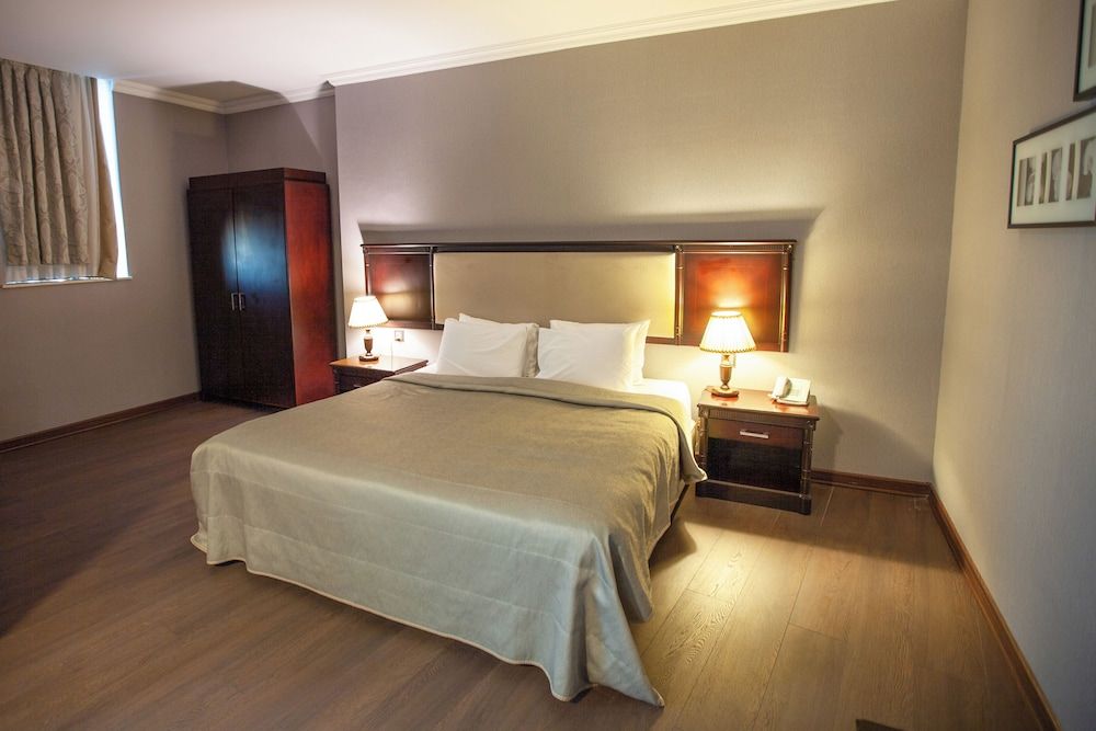 Suite, 1 Queen Bed, Sea View