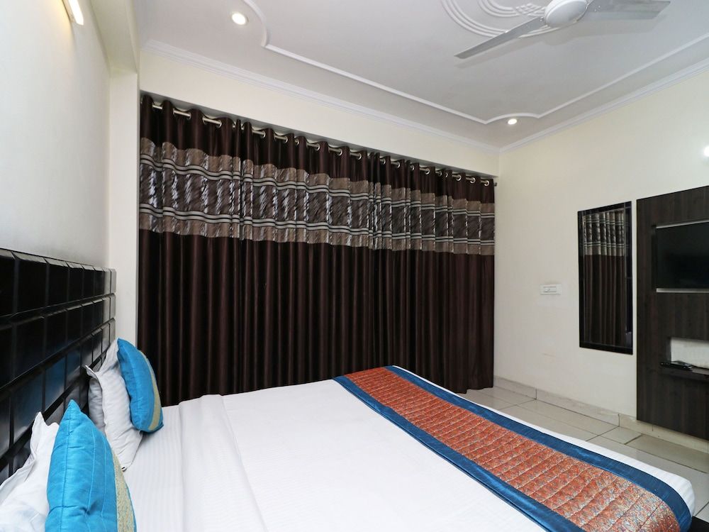 OYO 5258 Ronak Guest House Double or Twin Room 5