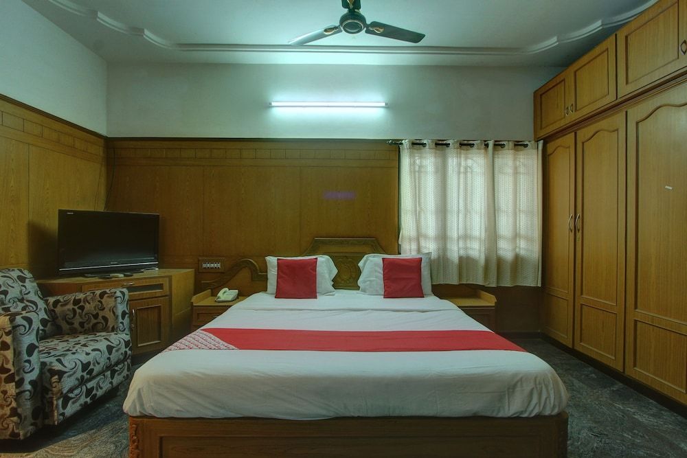 OYO 25080 Vivekam Home Stay Suite, 1 King Bed 4
