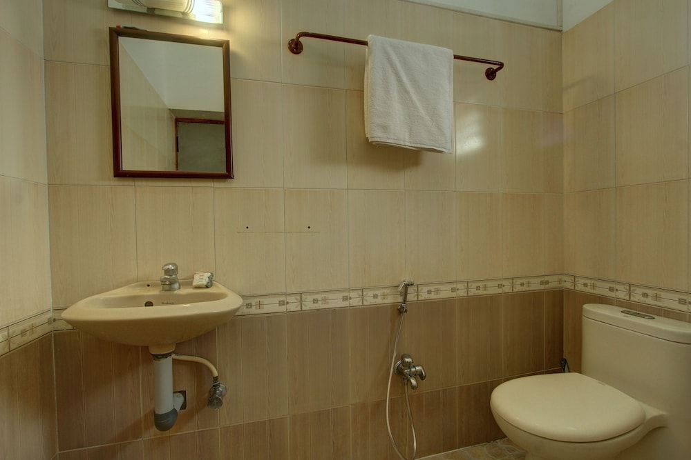 OYO 25080 Vivekam Home Stay Deluxe Double or Twin Room, 1 King Bed 9