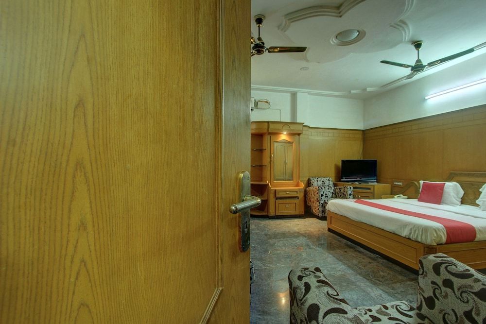 OYO 25080 Vivekam Home Stay Suite, 1 King Bed 3
