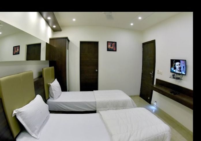 Deluxe AC Twin Bed