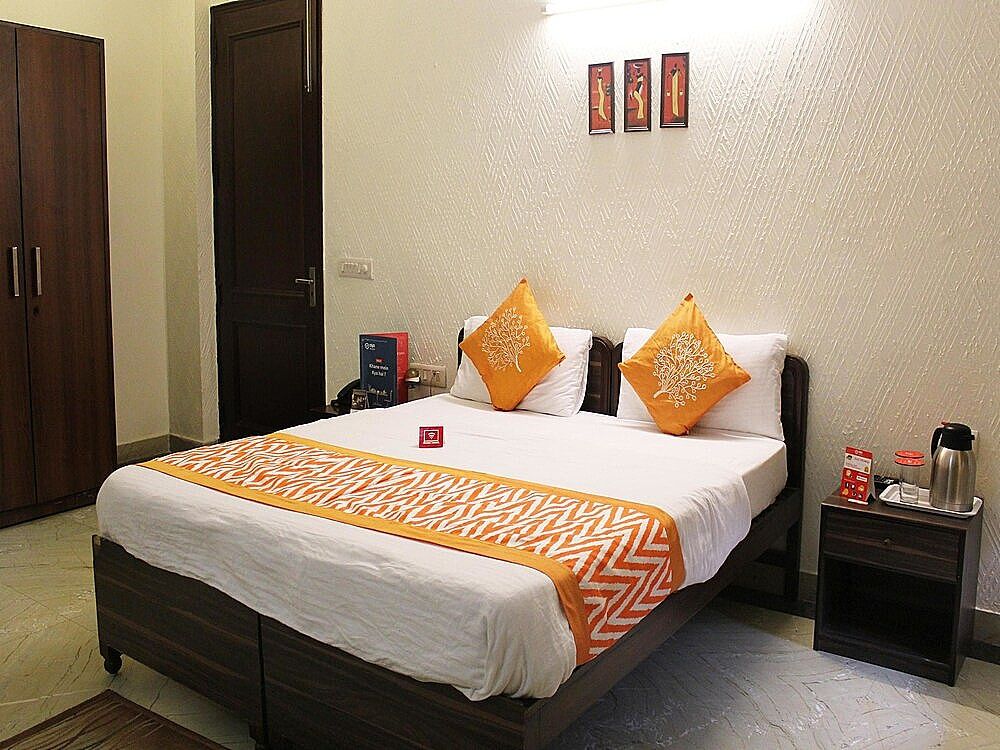 undefined OYO 2256 Hotel Excellency 7