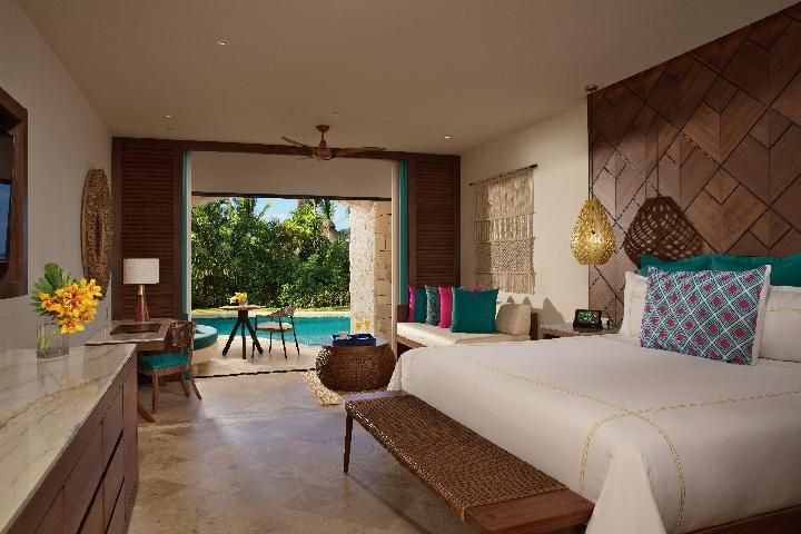 Preferred Club Junior Suite Swimout King - All Inclusive