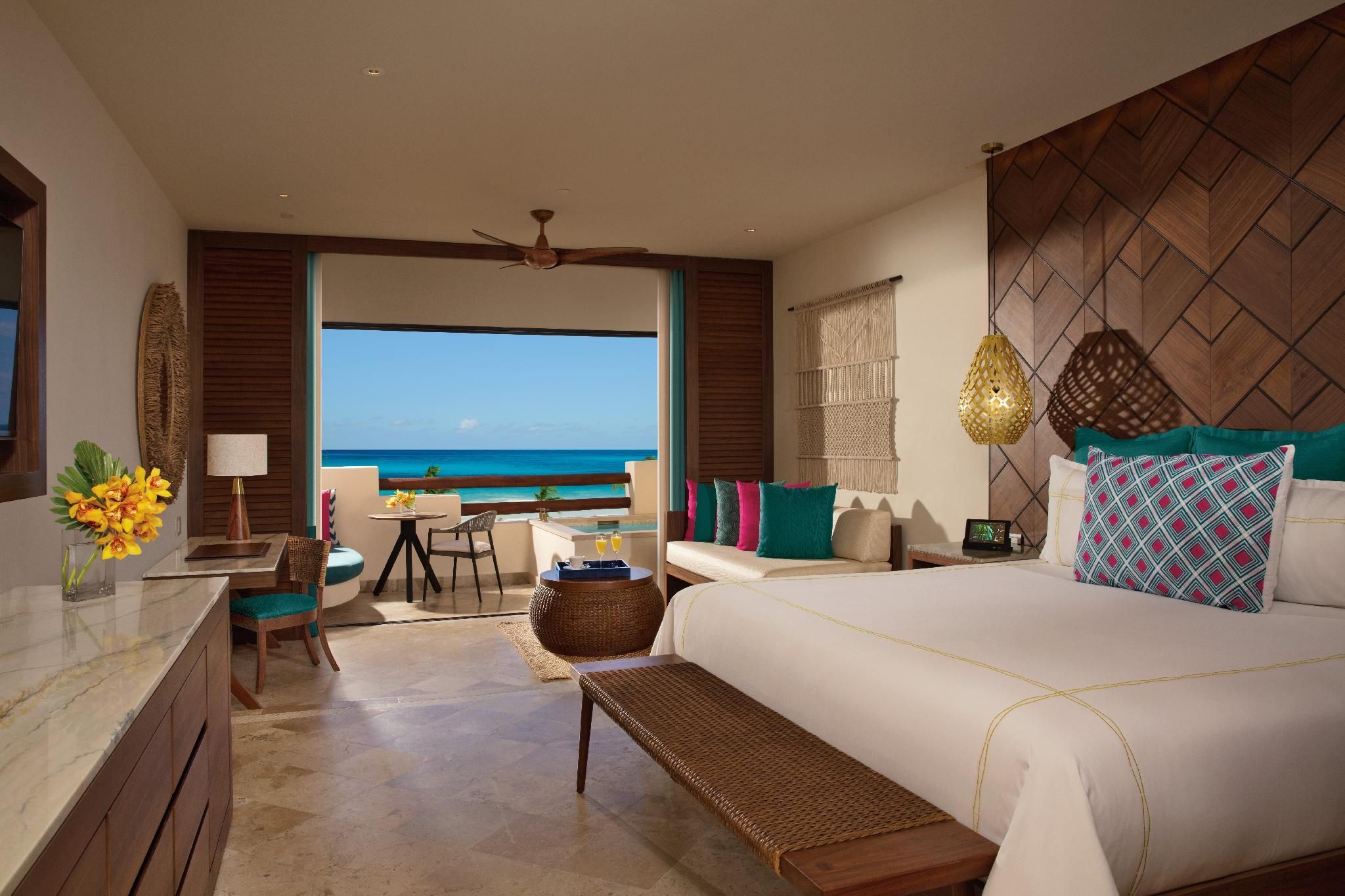 Preferred Club Junior Suite Ocean Front - All Inclusive