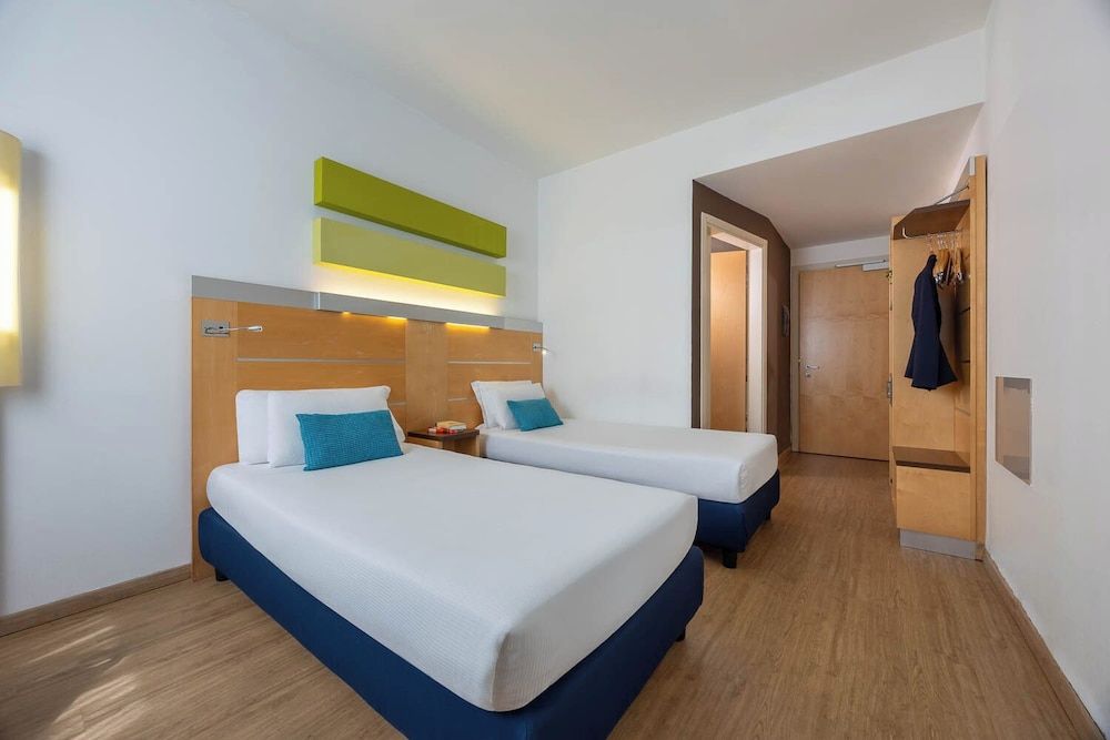 iH Hotels Milano Gioia Standard Twin Room, 2 Twin Beds 3