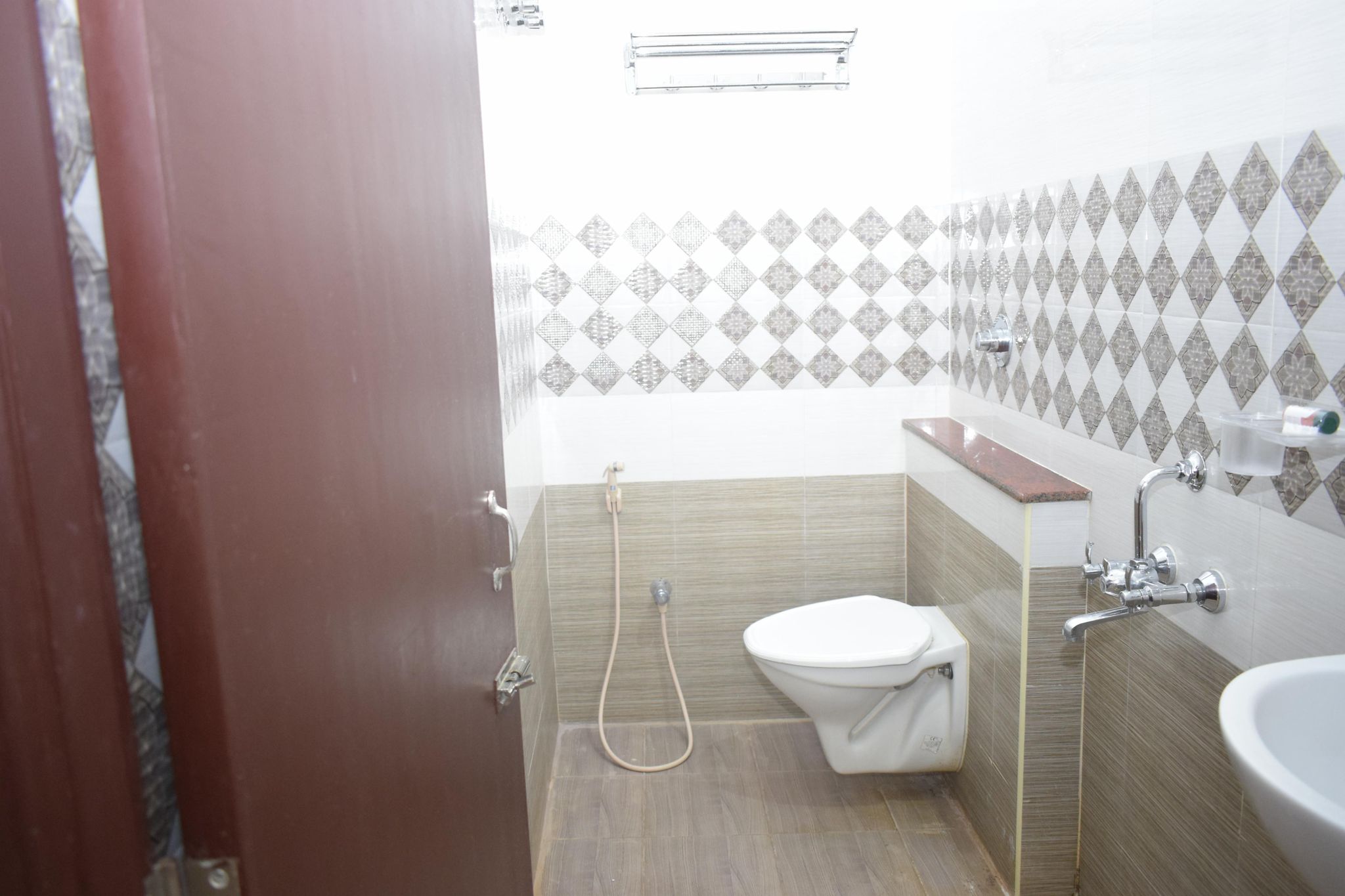 Bouvana Residency Standard Double Room 6