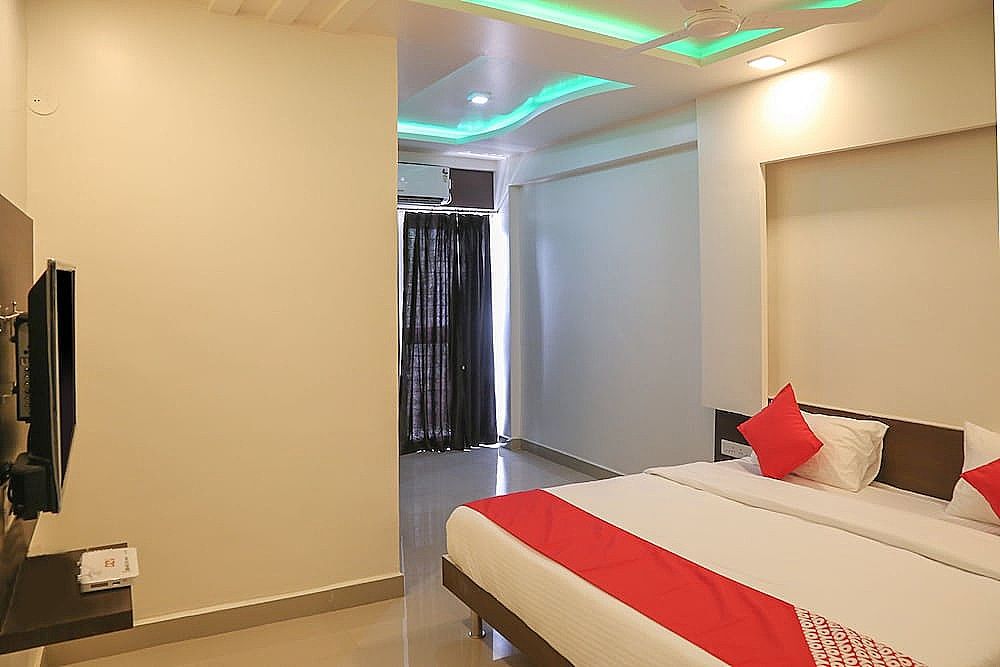 undefined OYO 22066 Hotel Mayur 10