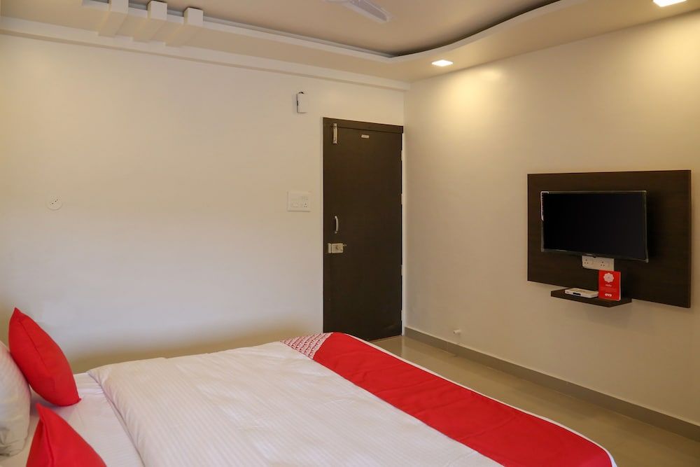 OYO 22066 Hotel Mayur Double or Twin Room 7