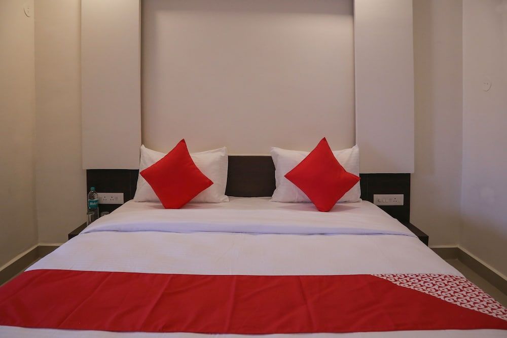 OYO 22066 Hotel Mayur Double or Twin Room 4