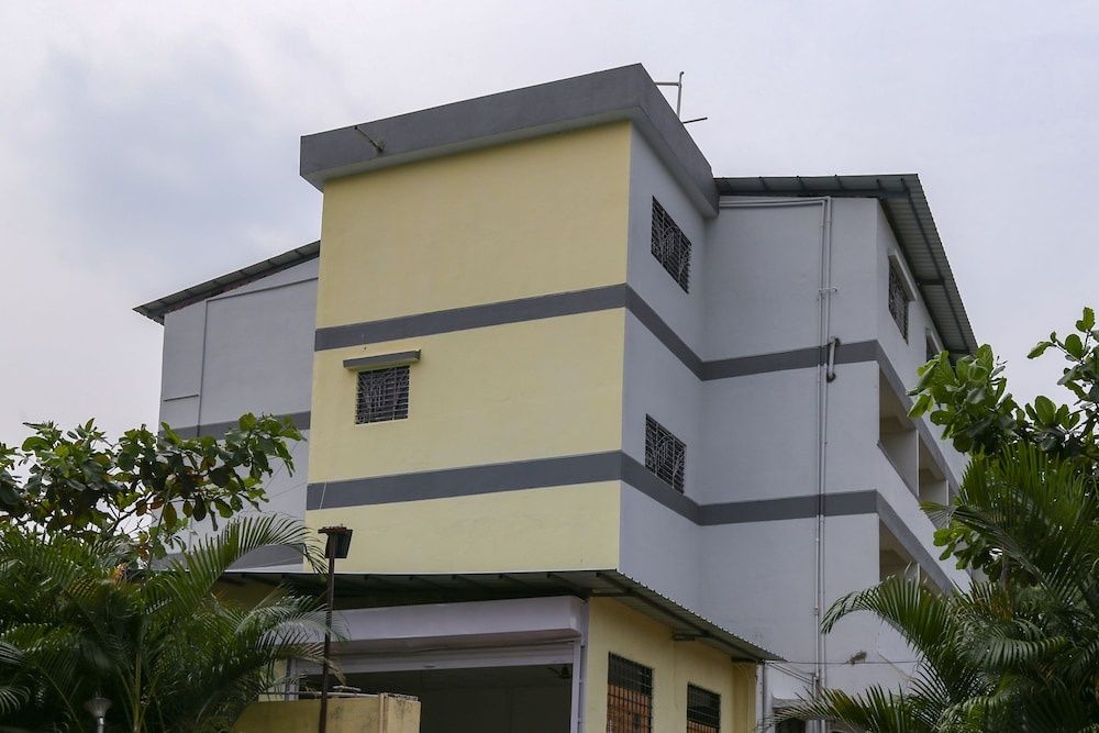 undefined OYO 22066 Hotel Mayur 3