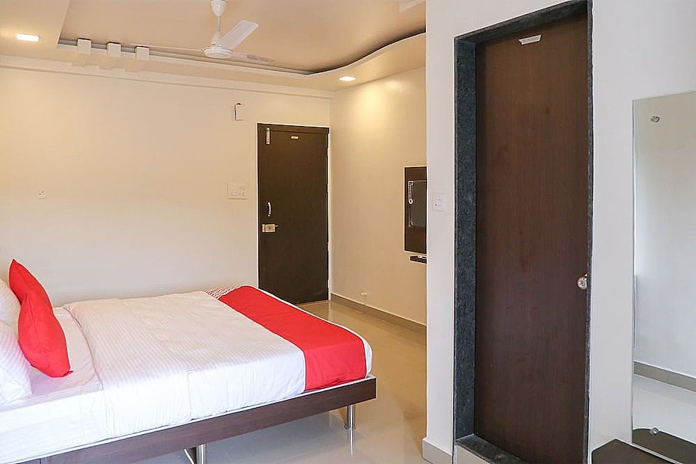 undefined OYO 22066 Hotel Mayur 9