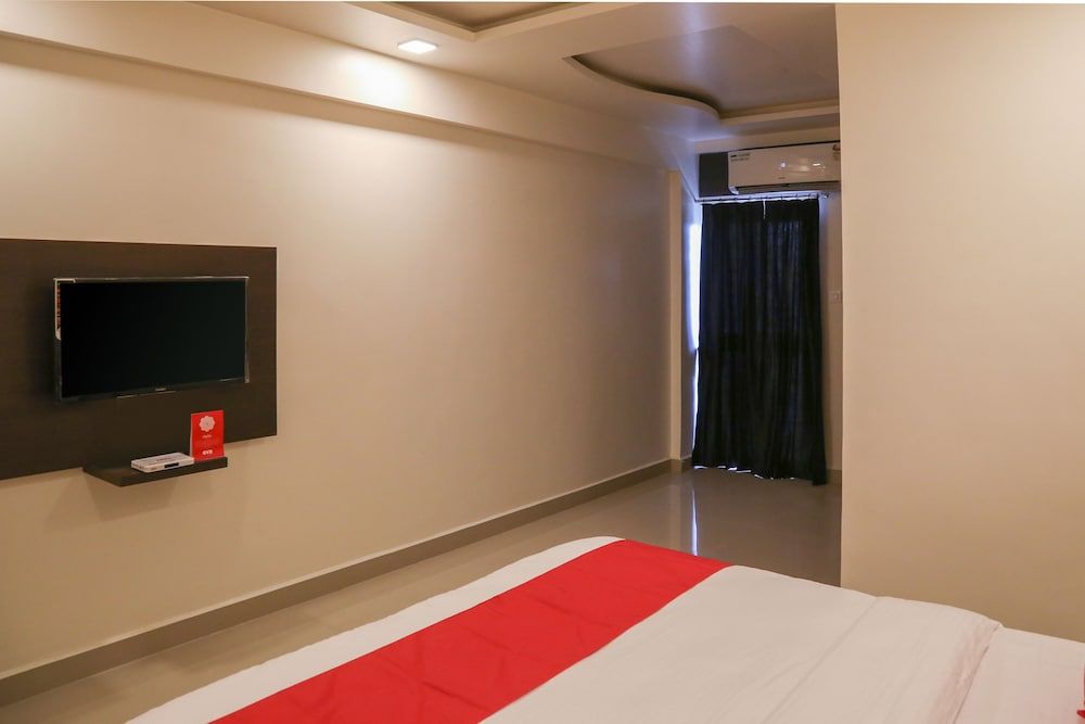 OYO 22066 Hotel Mayur Double or Twin Room 9