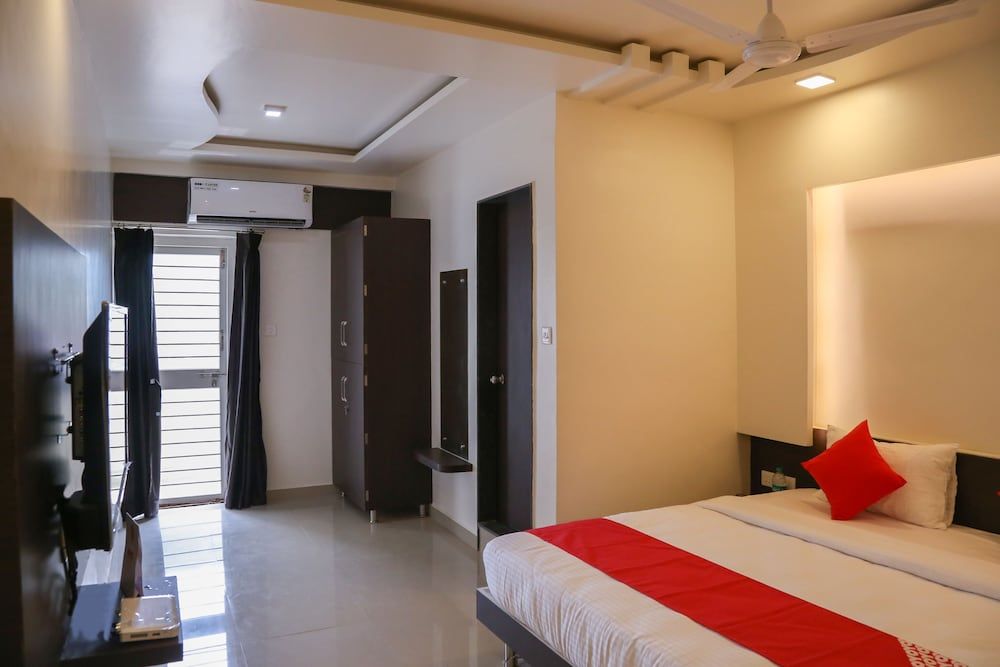 OYO 22066 Hotel Mayur Double or Twin Room 5