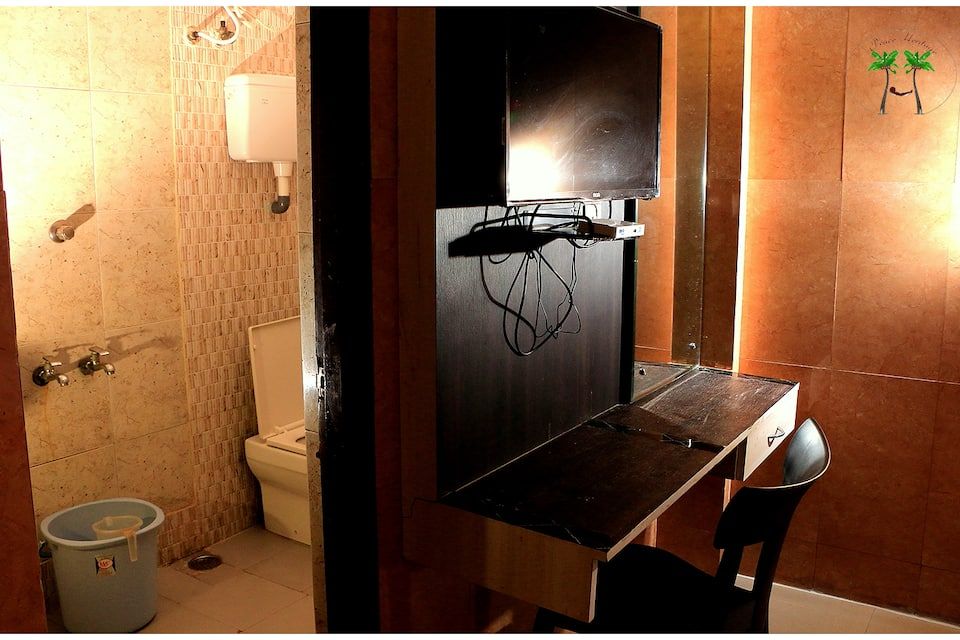 Peace Residency Deluxe Room 70
