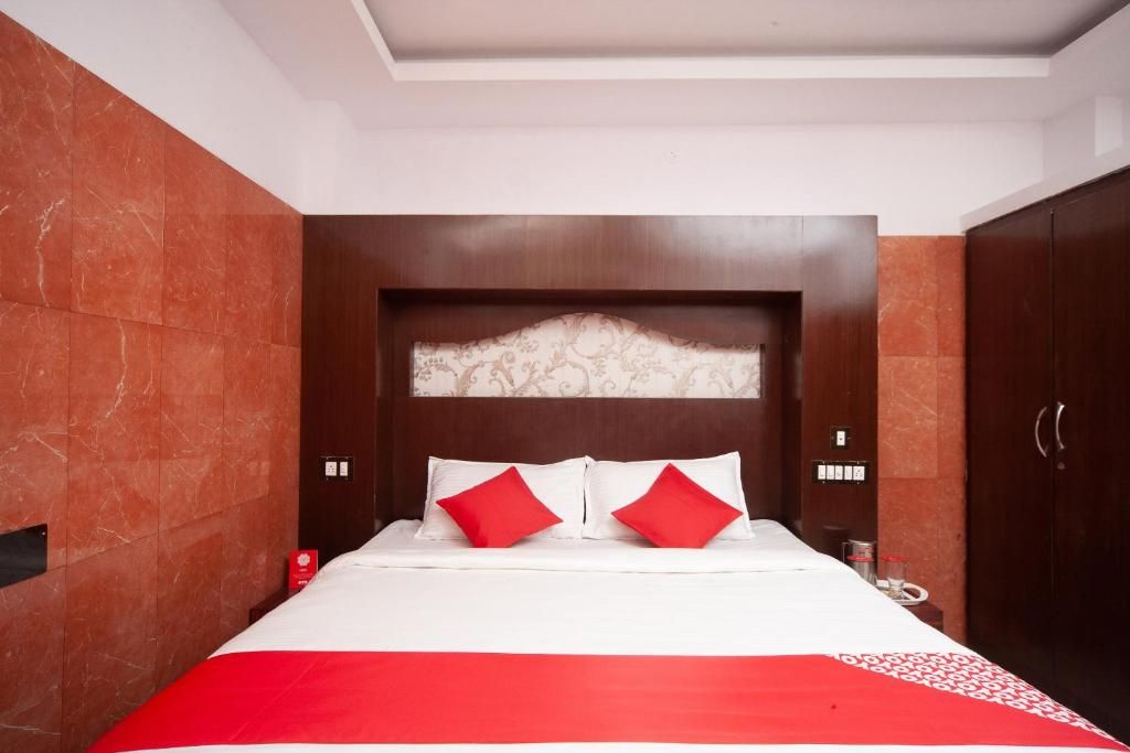 Peace Residency Deluxe Room 33