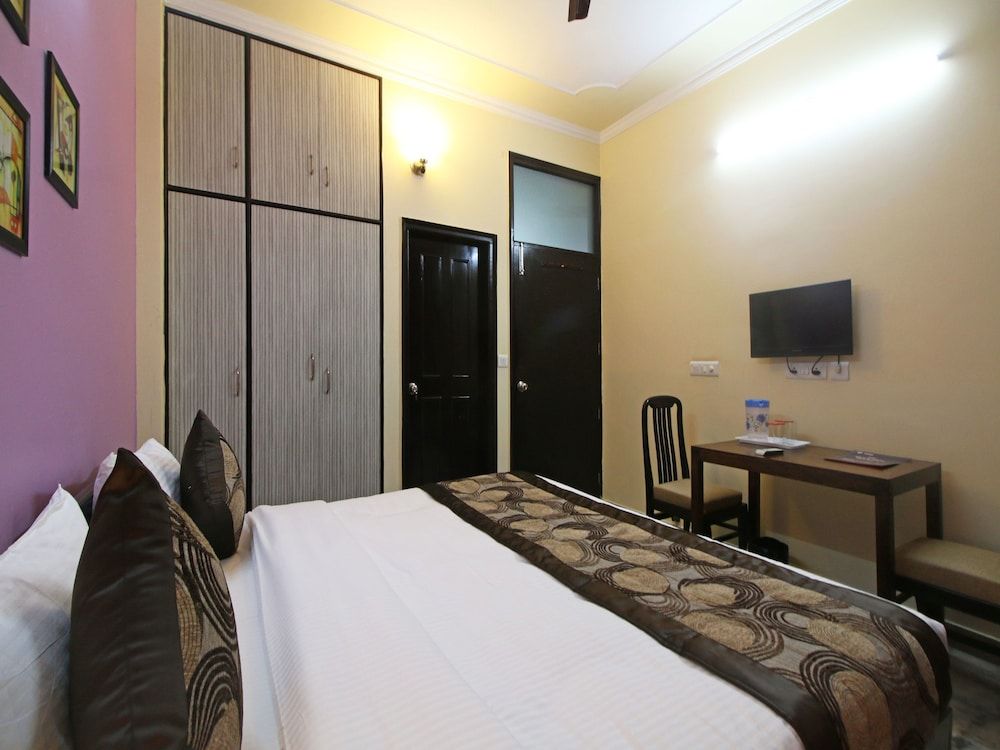 OYO 7967 near Medanta Double or Twin Room 13