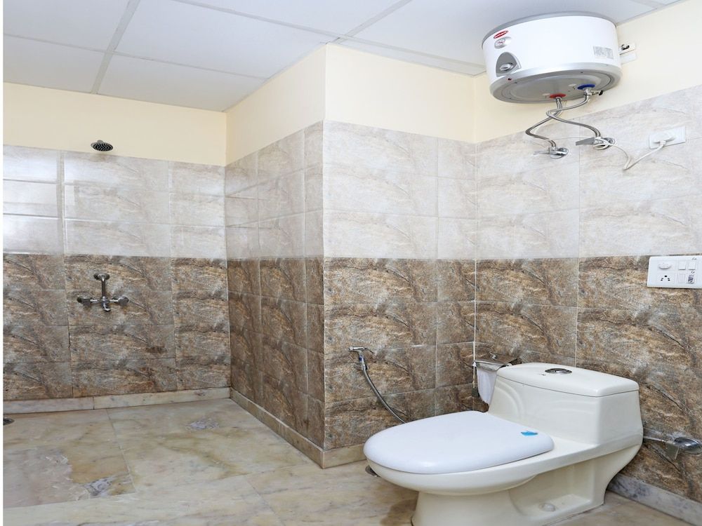 OYO 7967 near Medanta Double or Twin Room 12