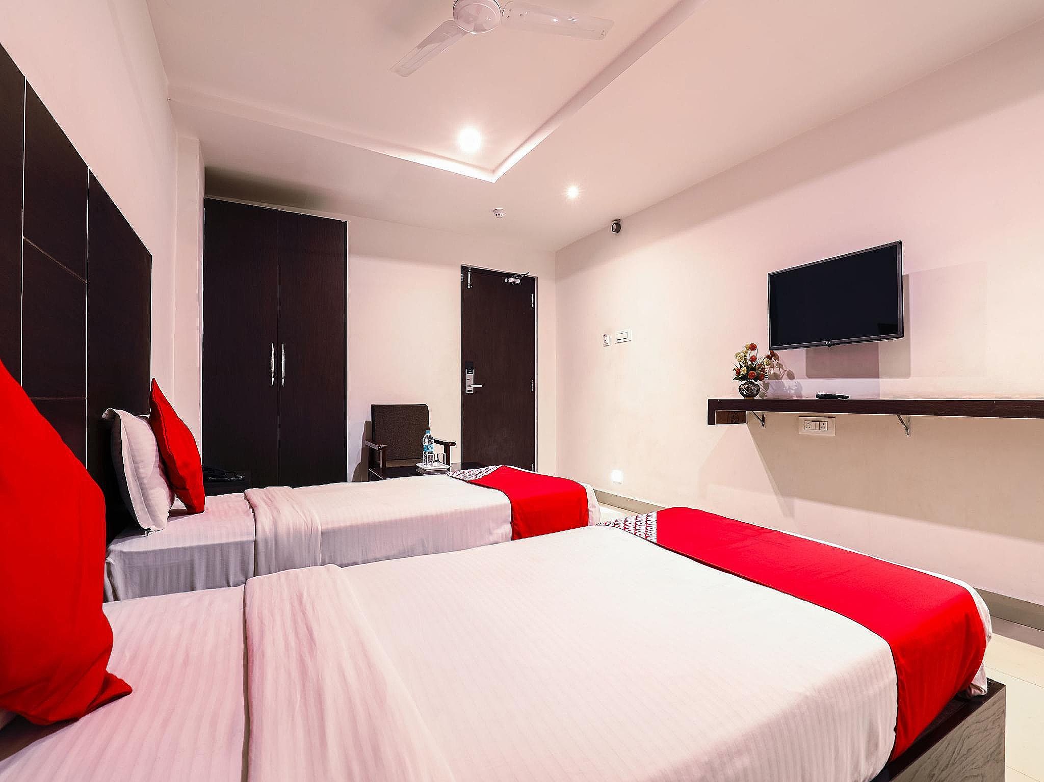 Collection O Thyag Inn Classic Room