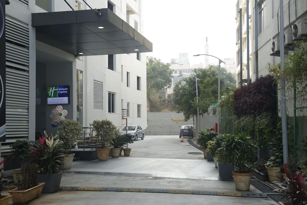 undefined Holiday Inn Express Hyderabad Banjara Hills, an IHG Hotel 10